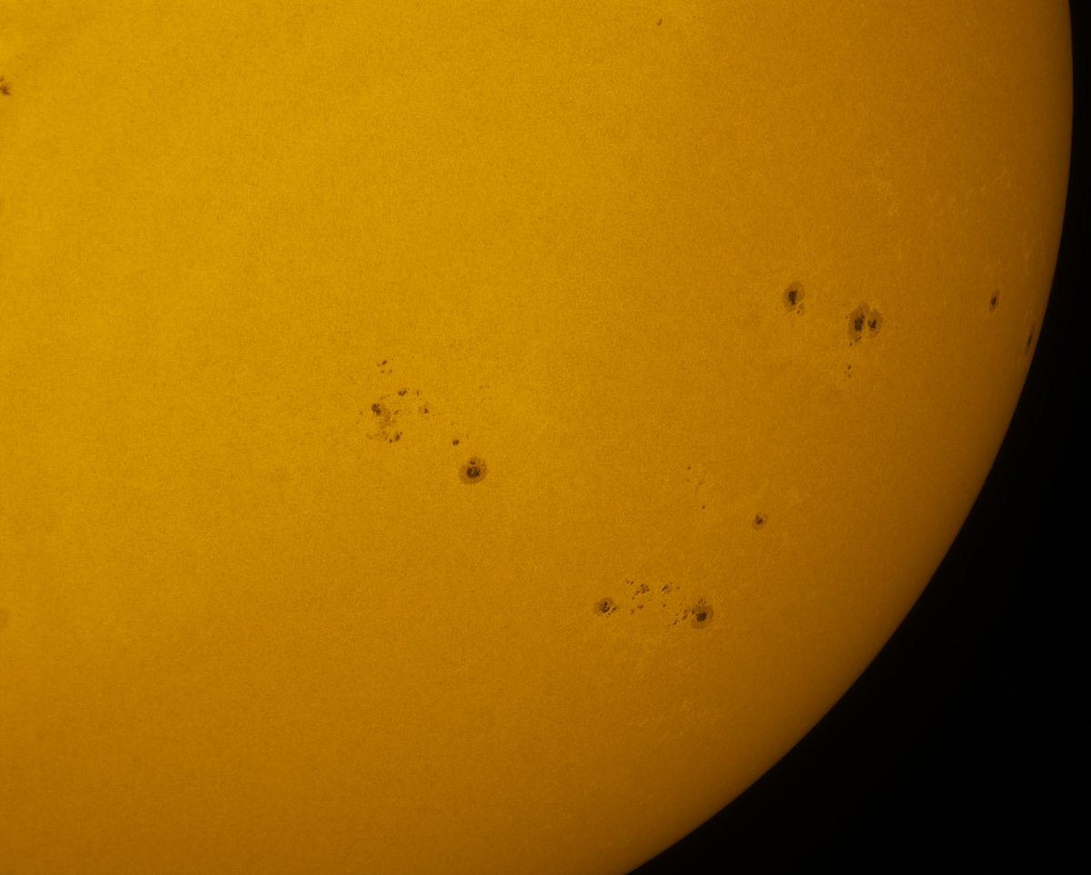 Sunspots 2032 through 2037 in white light 04/19/2014