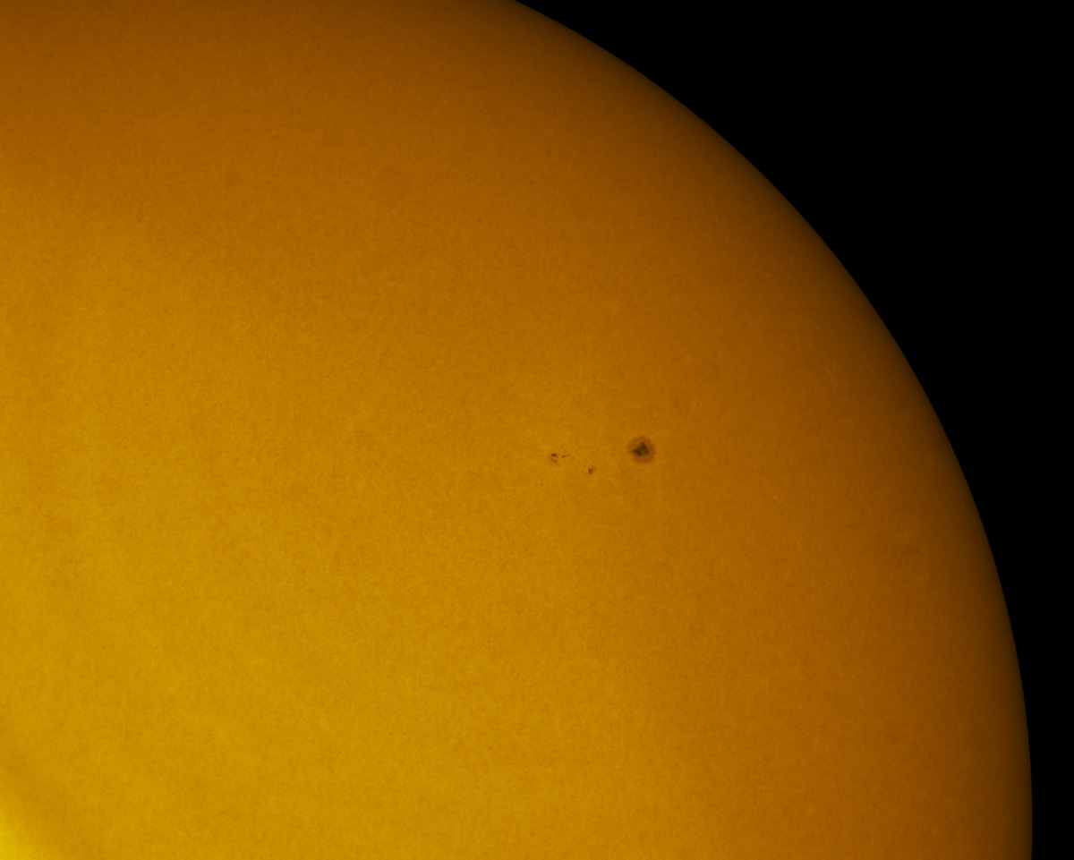 Sunspot 2427 in white light 10/04/2015